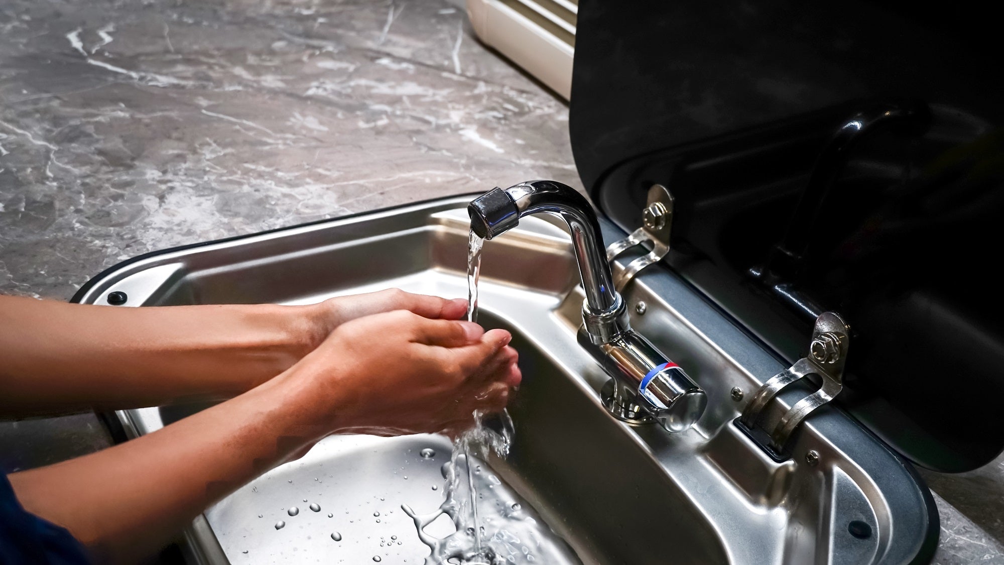 sauberes und klares Wasser im Wohnwagen  und Caravan
